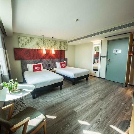Ibis Urumqi Weixing Square Hotel Kültér fotó