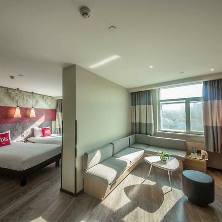 Ibis Urumqi Weixing Square Hotel Kültér fotó