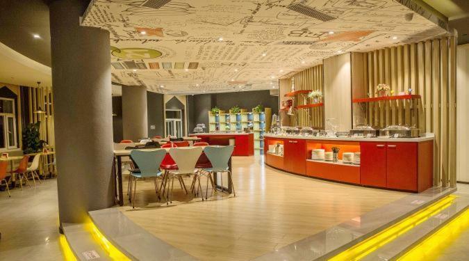 Ibis Urumqi Weixing Square Hotel Kültér fotó