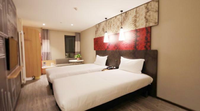 Ibis Urumqi Weixing Square Hotel Kültér fotó