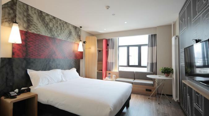 Ibis Urumqi Weixing Square Hotel Kültér fotó