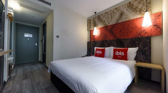 Ibis Urumqi Weixing Square Hotel Kültér fotó